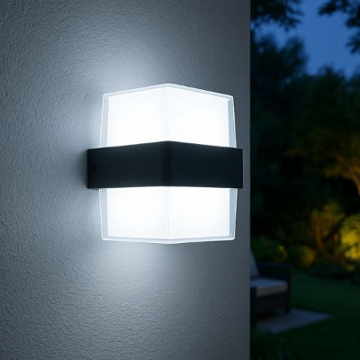 applique murale exterieur étanche sur mur dans jardin