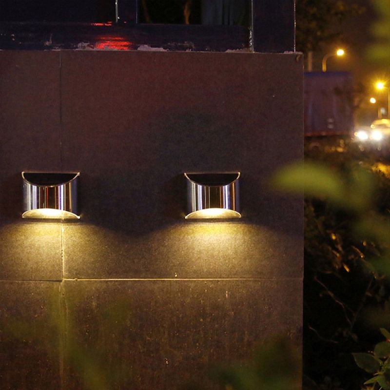 applique solaire exterieur sur muret la nuit
