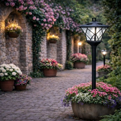 lampadaire solaire extérieur charge solaire dans allée pavée fleurie