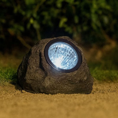 spots solaires exterieurs toutes saisons blanc chaud dans jardin