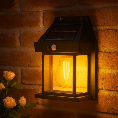 applique exerieur solaire noir éclairée en blanc chaud fixé sur le mur en pierre de taille