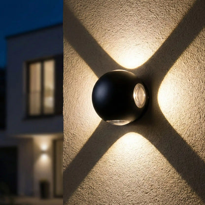 applique murale exterieure noire sur mur avec quatre faisceaux lumineux en second plan, appartement flouté sur 2 étages 