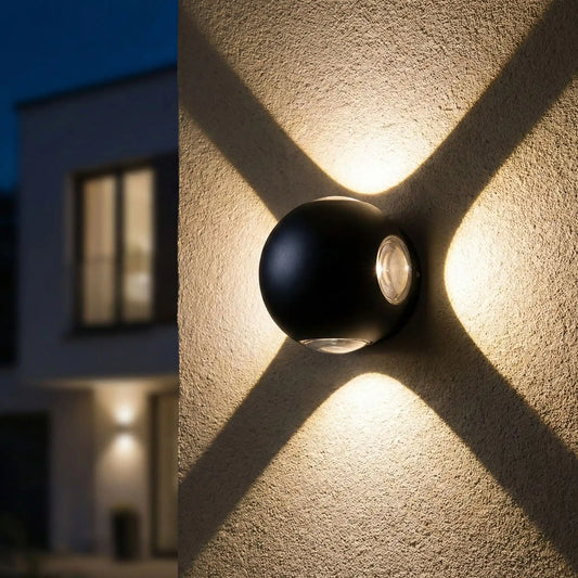 applique murale exterieure noire sur mur avec quatre faisceaux lumineux en second plan, appartement flouté sur 2 étages 