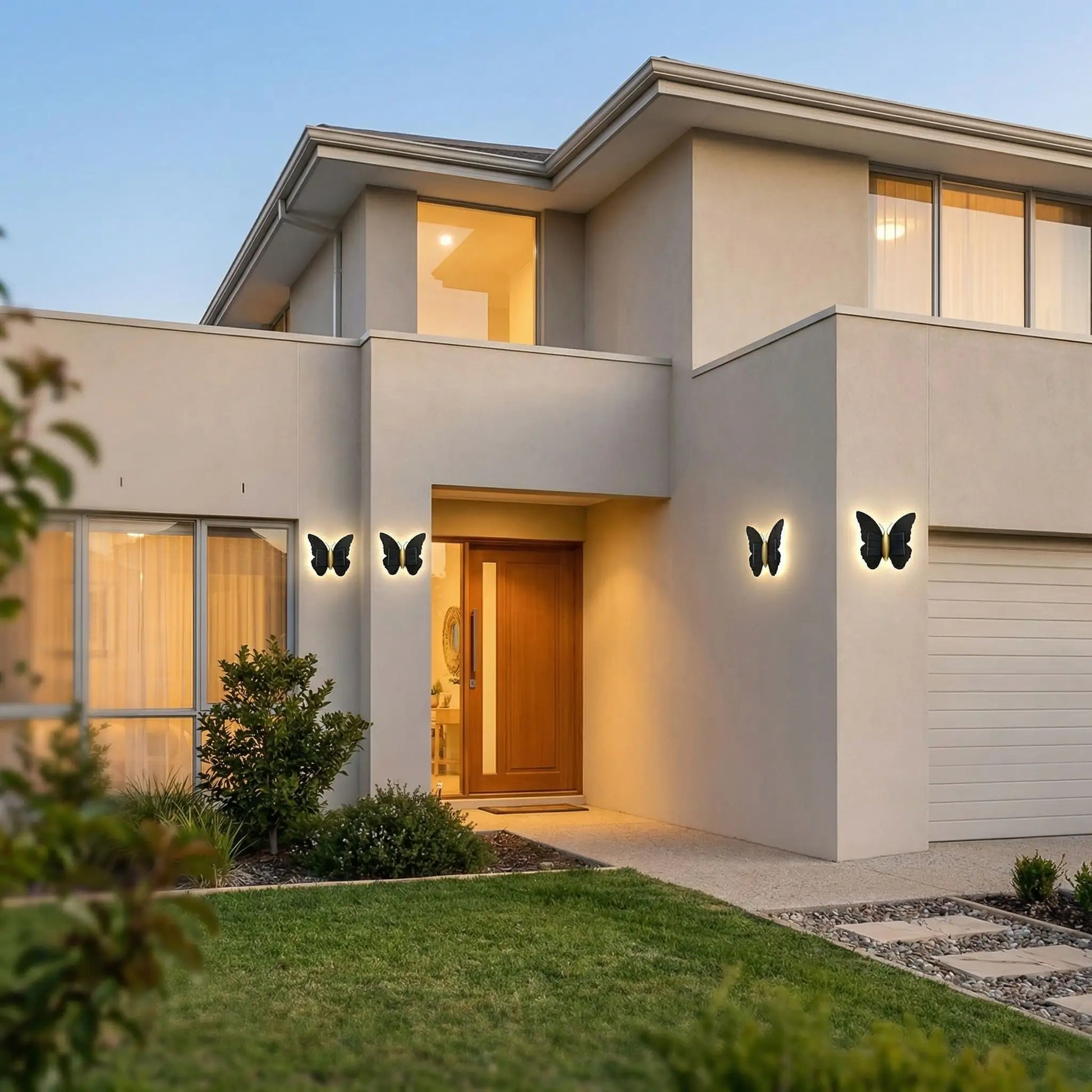 applique solaire exterieur blanc chaud sur devanture maison contemporaine avec pelouse et arbustes