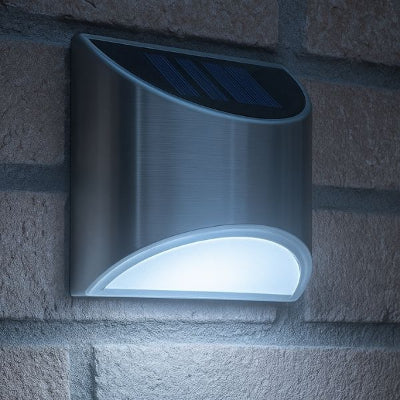 applique solaire exterieur blanc froid sur mur en briques