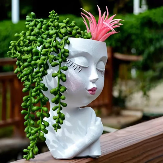 Pot déco visage blanc avec plante verte et fleur rose, deco pour balcon originale