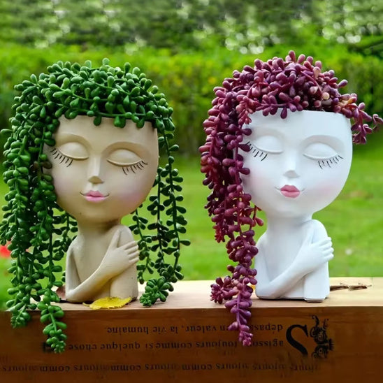 Pot de fleurs en résine en forme de visage avec cheveux végétaux verts et roses, deco pour balcon originale et créative
