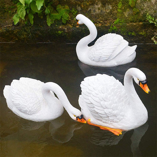 Décoration extérieur jardin moderne trois cygnes blancs flottants sur un bassin