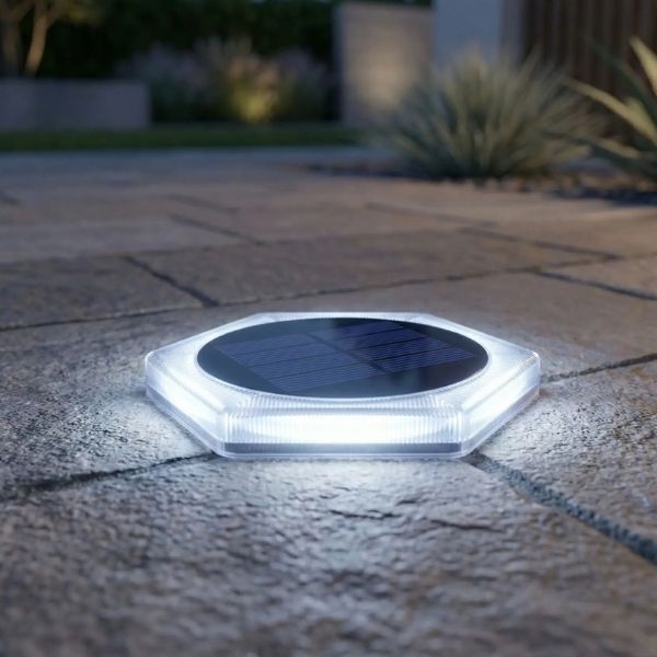 Eclairage sol exterieur blanc froid IP68 installé dans une allée en pierre résistance 5 tonnes