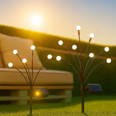 Éclairage solaire extérieur avec boules LED décoratives diffusant une lumière blanche chaude