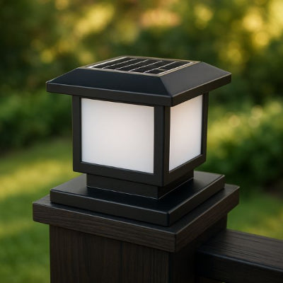 eclairage solaire exterieur sur pilier panneau solaire lumiere blanc froid