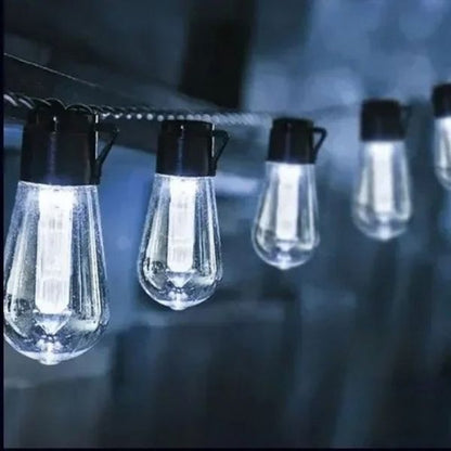 guirlande solaire suspendus éclairant une lumière blanc froid