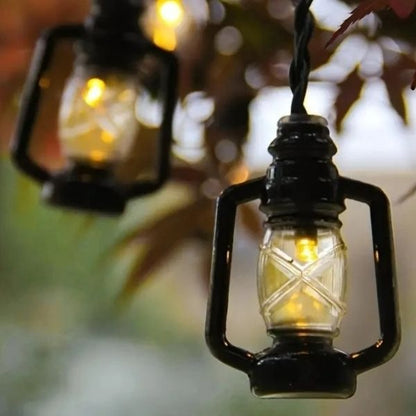 guirlande solaire suspendue à un arbre image floutée