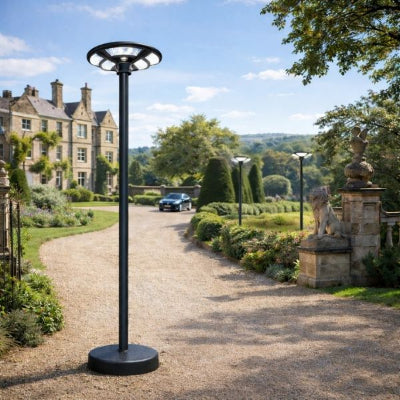 lampadaire solaire extérieur toutes saisons dans grand domain et allée en gravillons