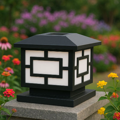 lampe extérieur solaire design moderne sur muret entouré de fleurs colorées