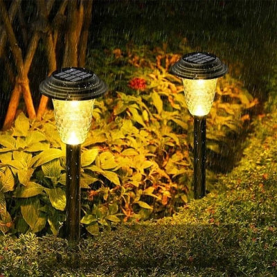 lampe solaire extérieur à piquet illuminant les massifs et bordures