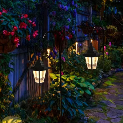 Lampes solaires pour le jardin suspendues diffusant une lumière chaude, économies