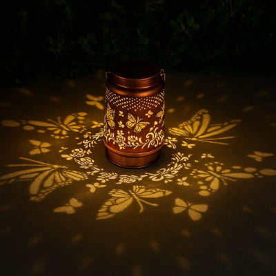 lanternes solaires métal cuivré avec ombres en formes de papillons