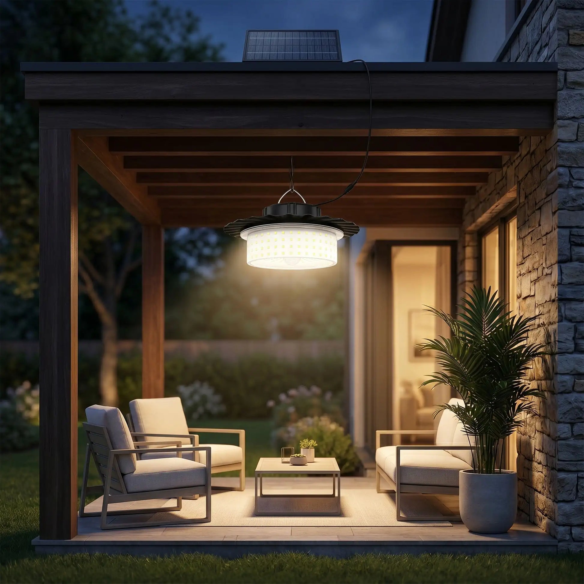 Luminaires suspension exterieur solaires 244 LED éclairant une terrasse couverte avec panneau solaire déporté
