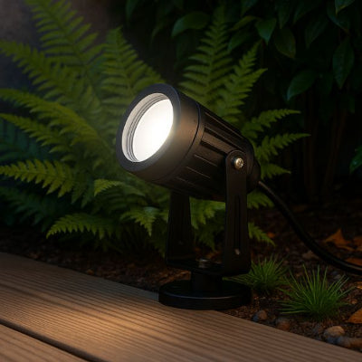 spot exterieur etanche orientable éclairant les plantes d’une terrasse contemporaine